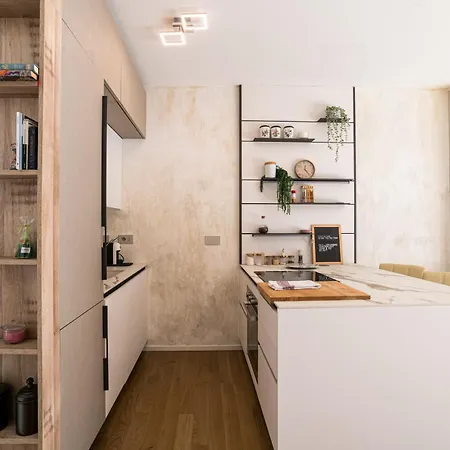 アパート Guesthost - Stylish Modern Flat With Private Garden コモ