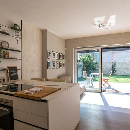 Guesthost - Stylish Modern Flat With Private Garden Como